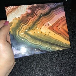Becca Volcano Goddess Palette